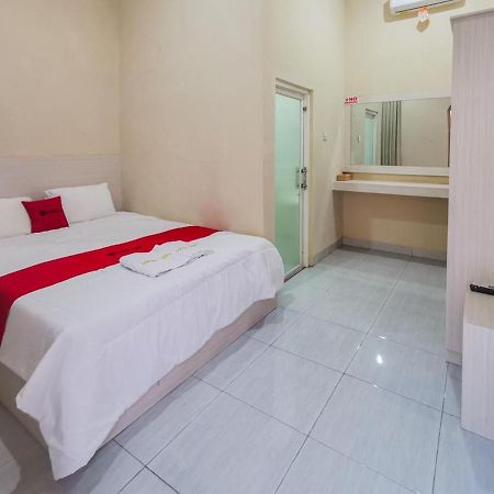 Reddoorz Near Pantai Pancer Door Pacitan Hotel Buitenkant foto