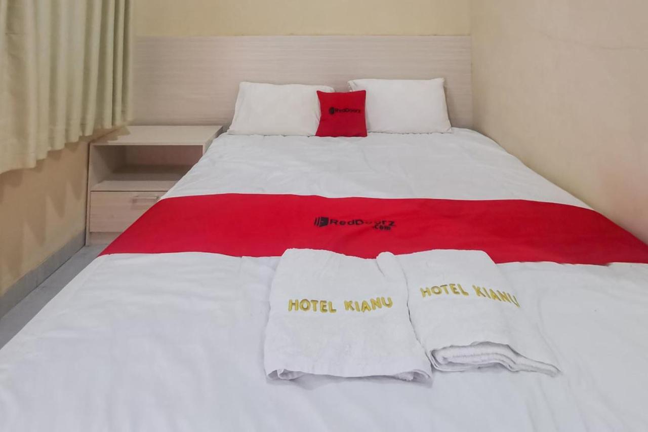 Reddoorz Near Pantai Pancer Door Pacitan Hotel Buitenkant foto
