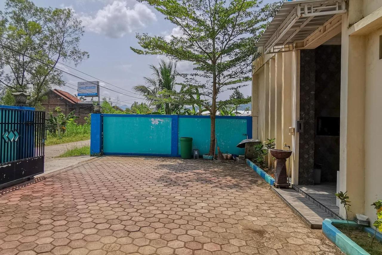 Reddoorz Near Pantai Pancer Door Pacitan Hotel Buitenkant foto
